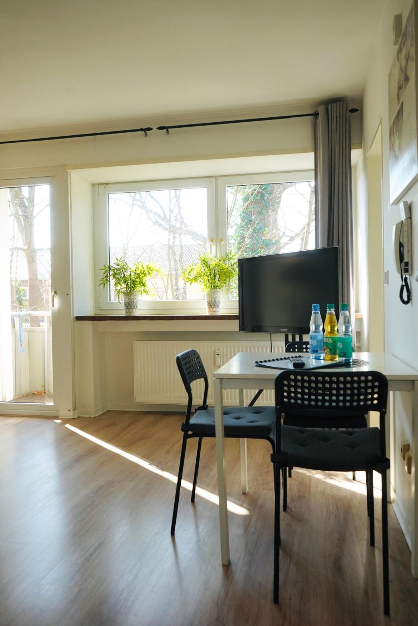 Apartment In Ruhiger Lage-Waschmaschine-Balkon Wolfsburg Eksteriør billede